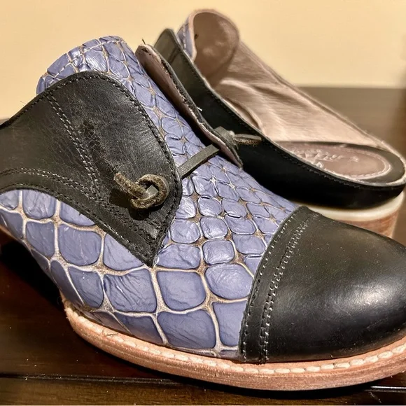 Freebird Navy and Blue Mules with Leather Accents - Picture 3 of 5